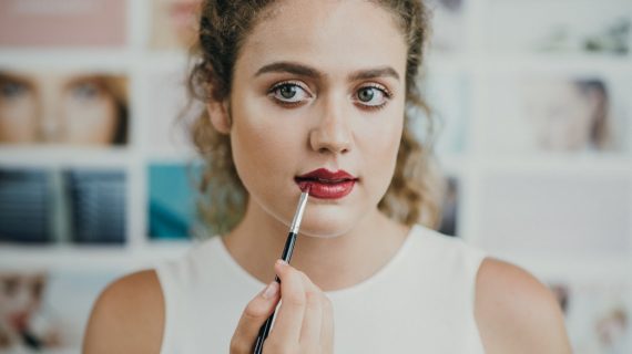 Confira: passo a passo para ter uma make perfeita