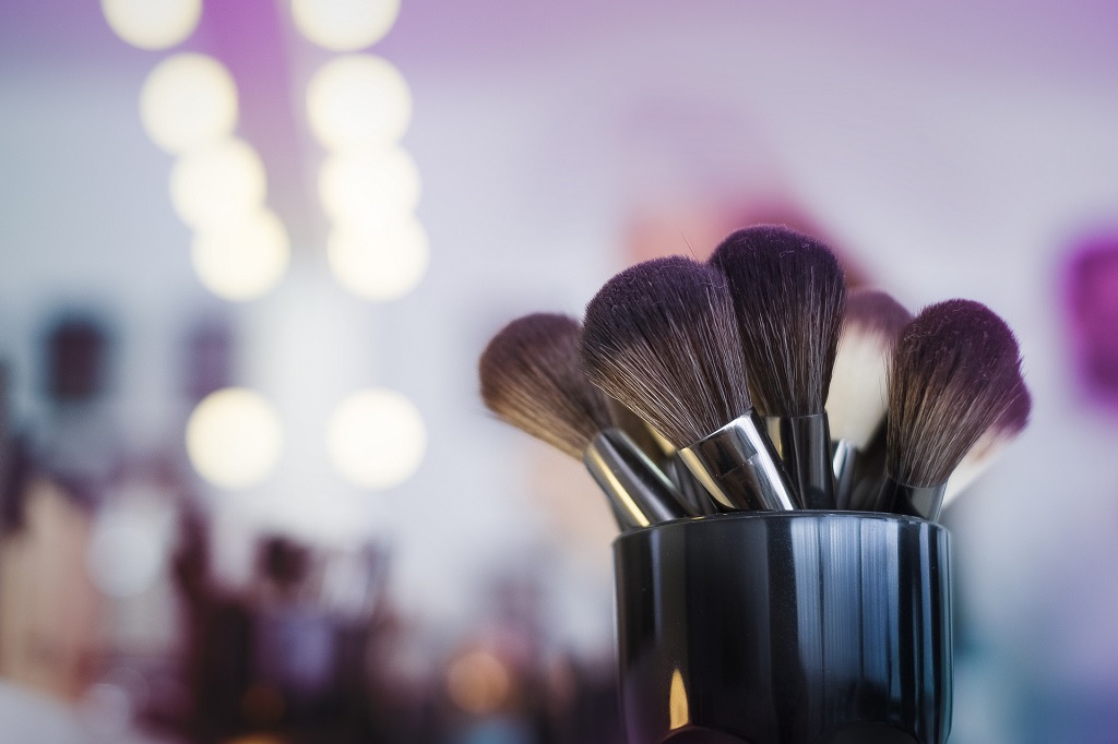 Como limpar e higienizar os pincéis de maquiagem?